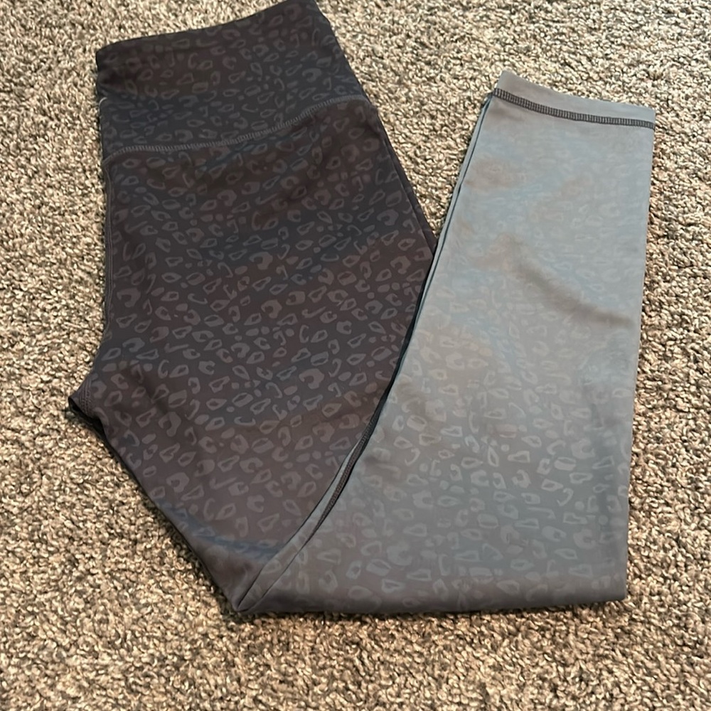 EUC Gray Leopard Ombre Light N Tight Leggings